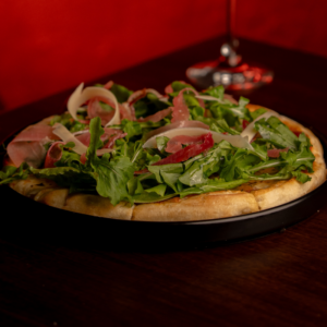 JAMÓN CRUDO Y RÚCULA